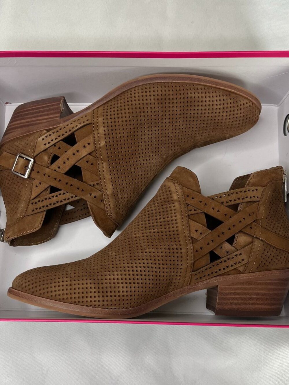 Vince Camuto Pranika Womens Brown Perforated Suede Ankle Booties Sz 8.5